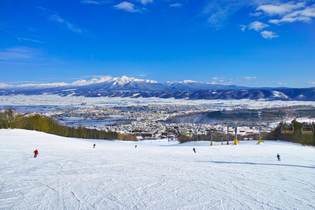 The,Tokachidake,Mountain,Range,Seen,From,Furano,Ski,Resort,On