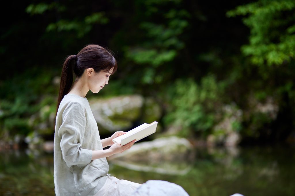 Japanese,Woman,Reading,In,Nature