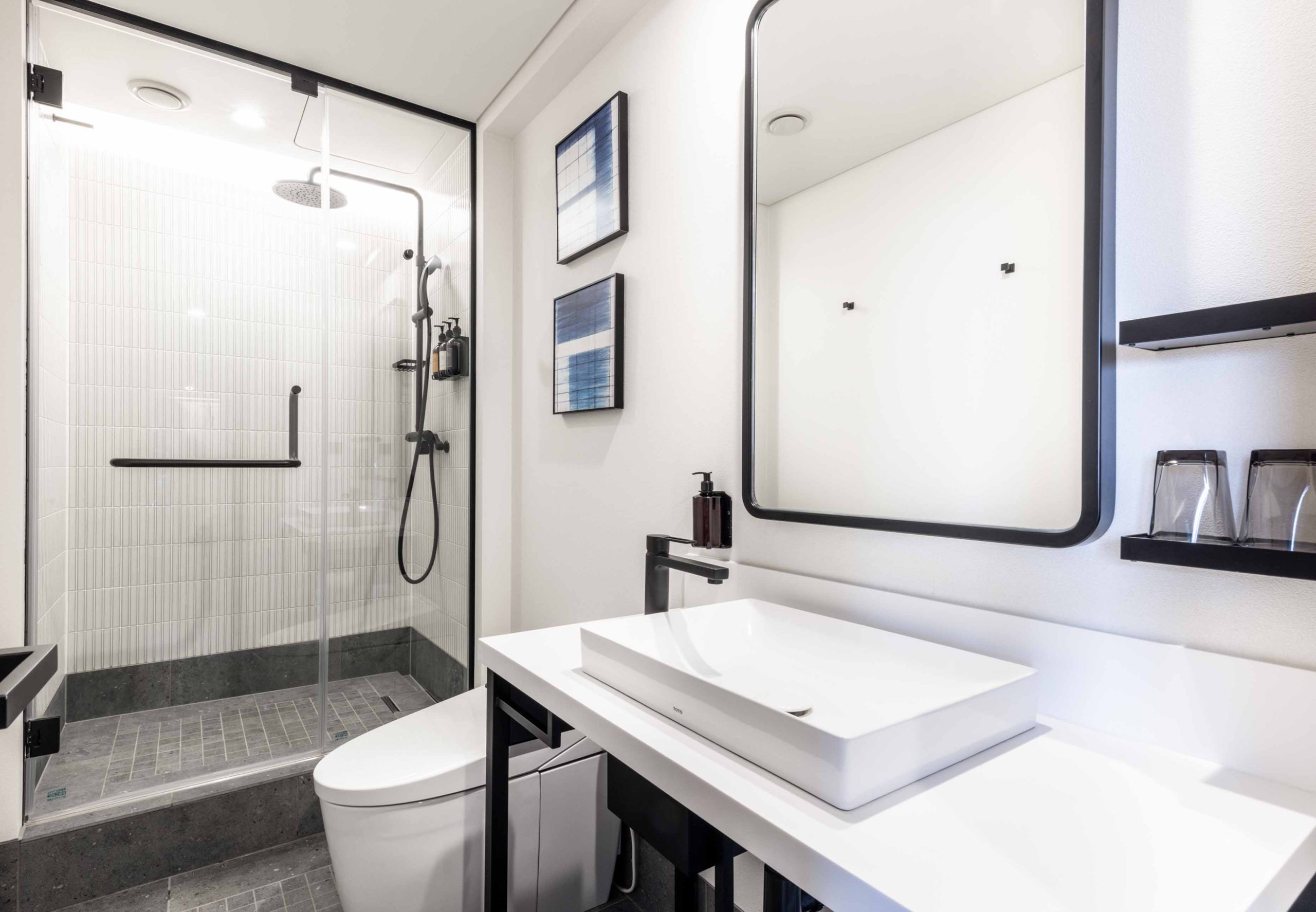 Deluxe-King_4_bathroom-scaled