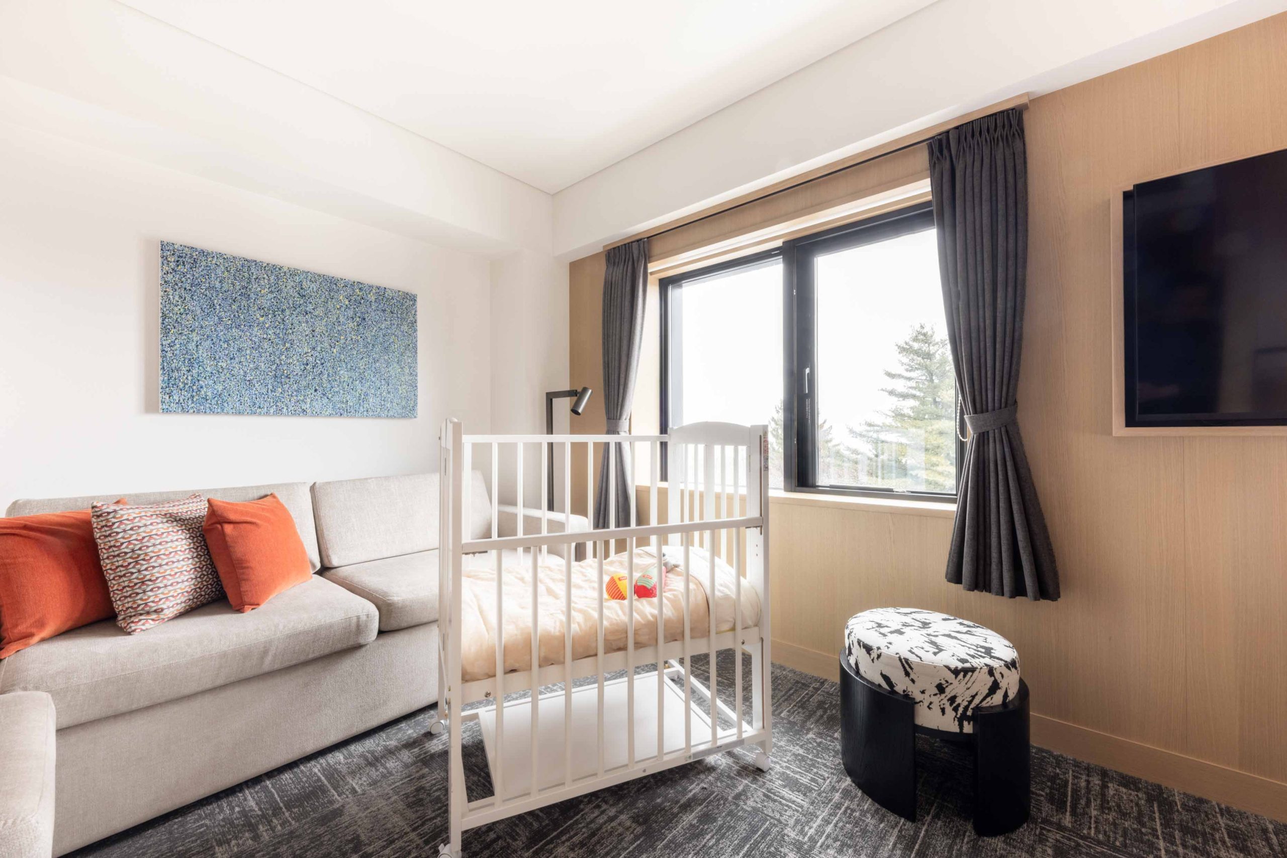 Deluxe-King_5_Baby-Cot-scaled
