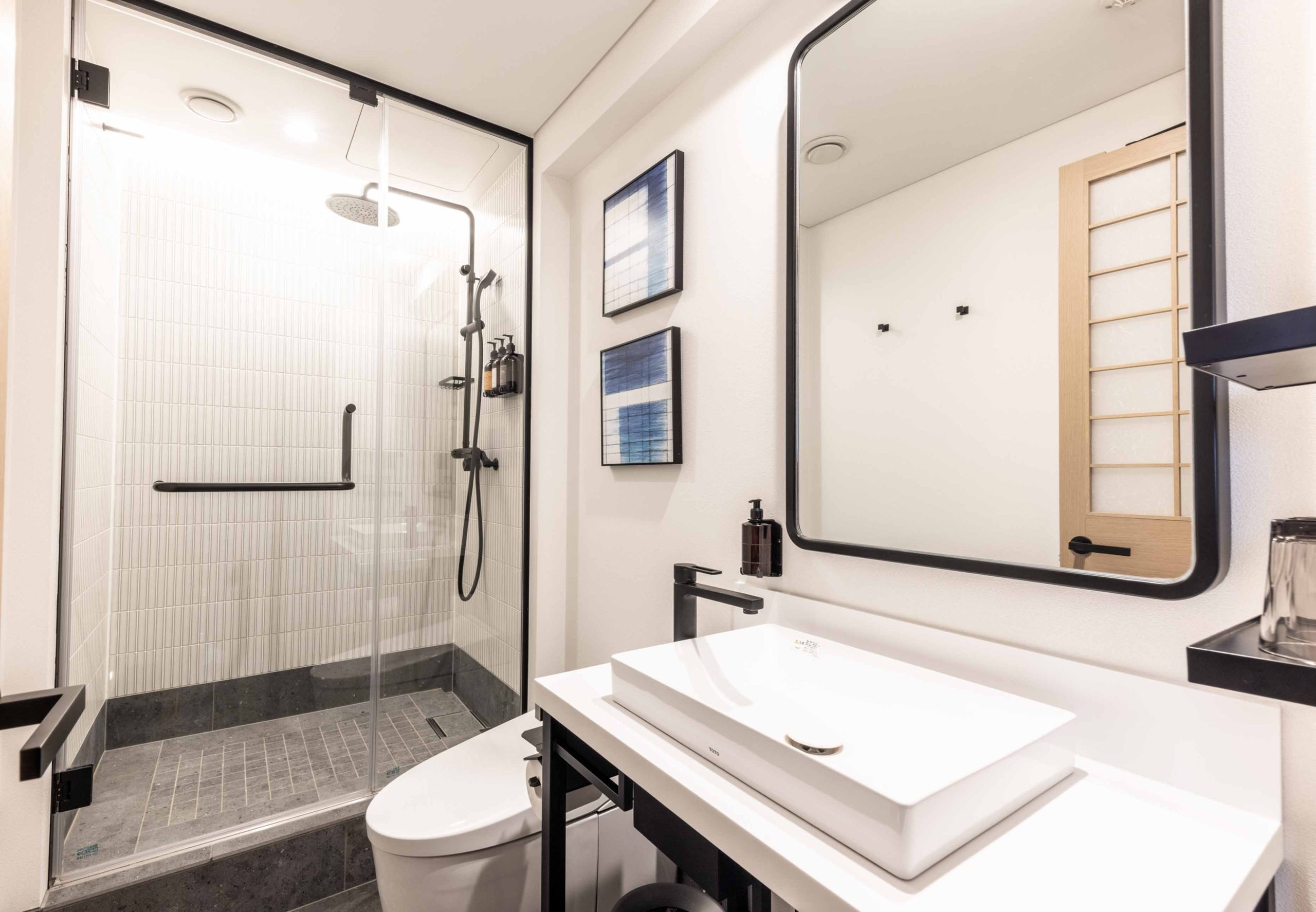 Deluxe-Twin_4_bathroom-scaled