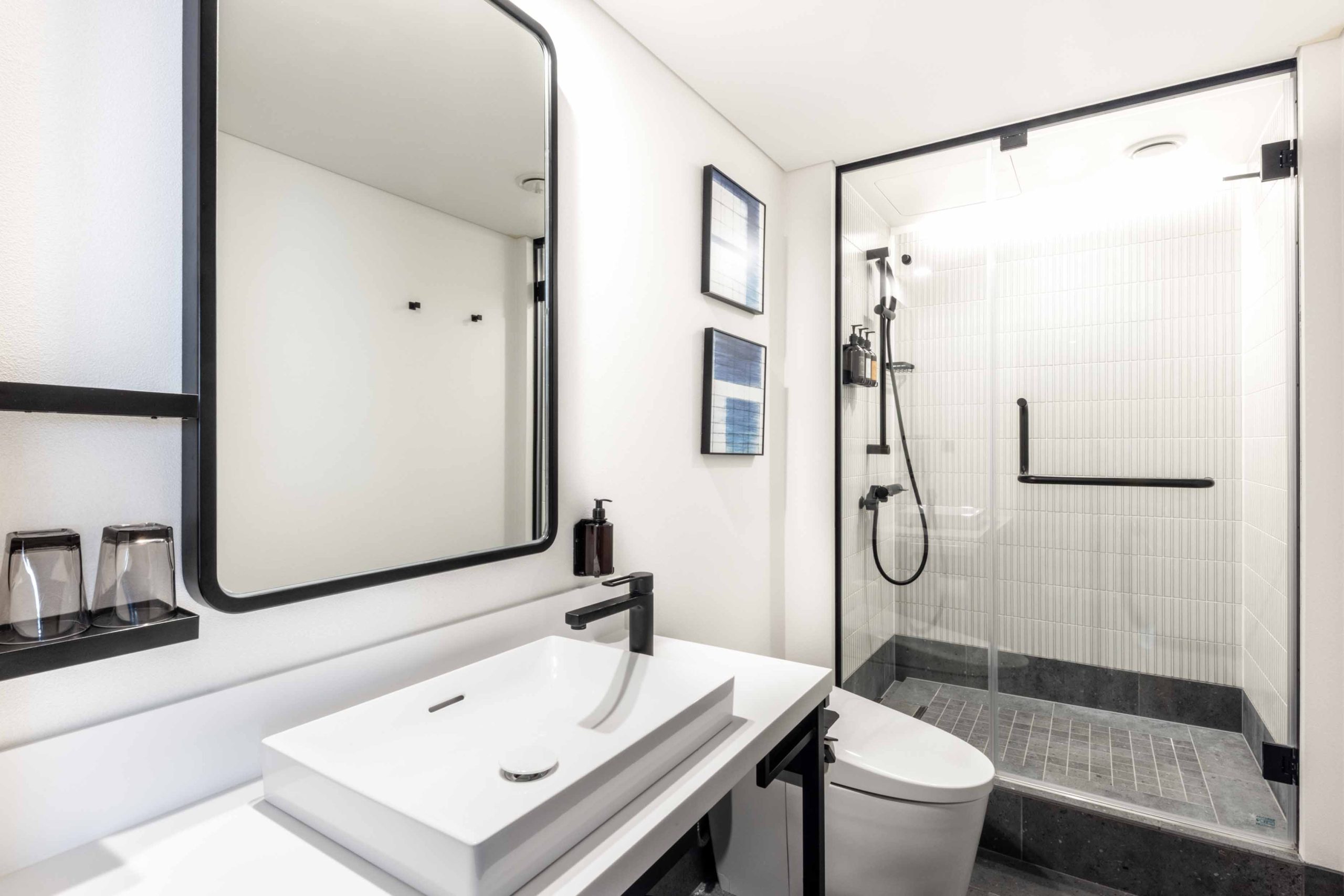 Family-Room_5_bathroom-scaled