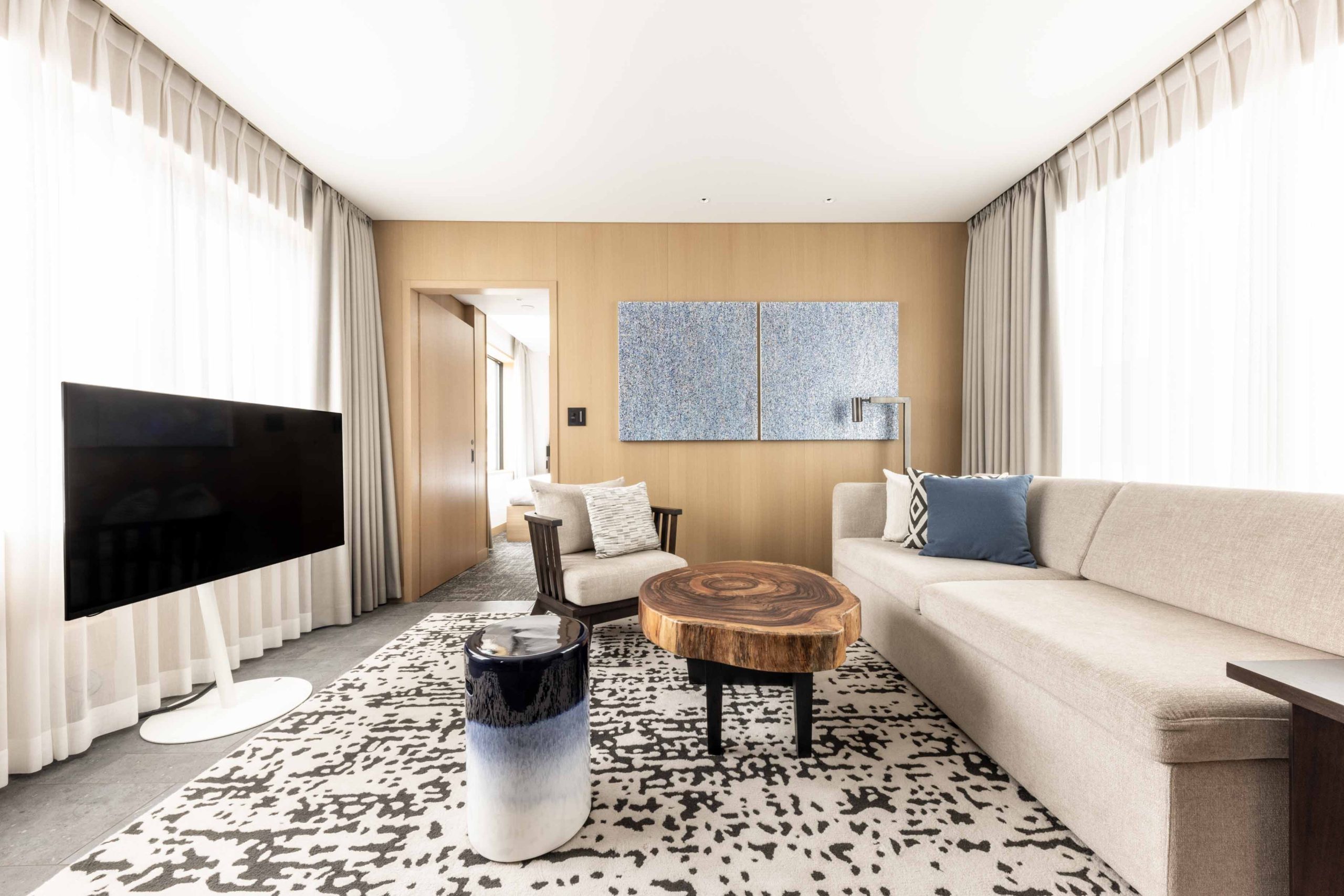 Junior-Suite_3_living-area-scaled