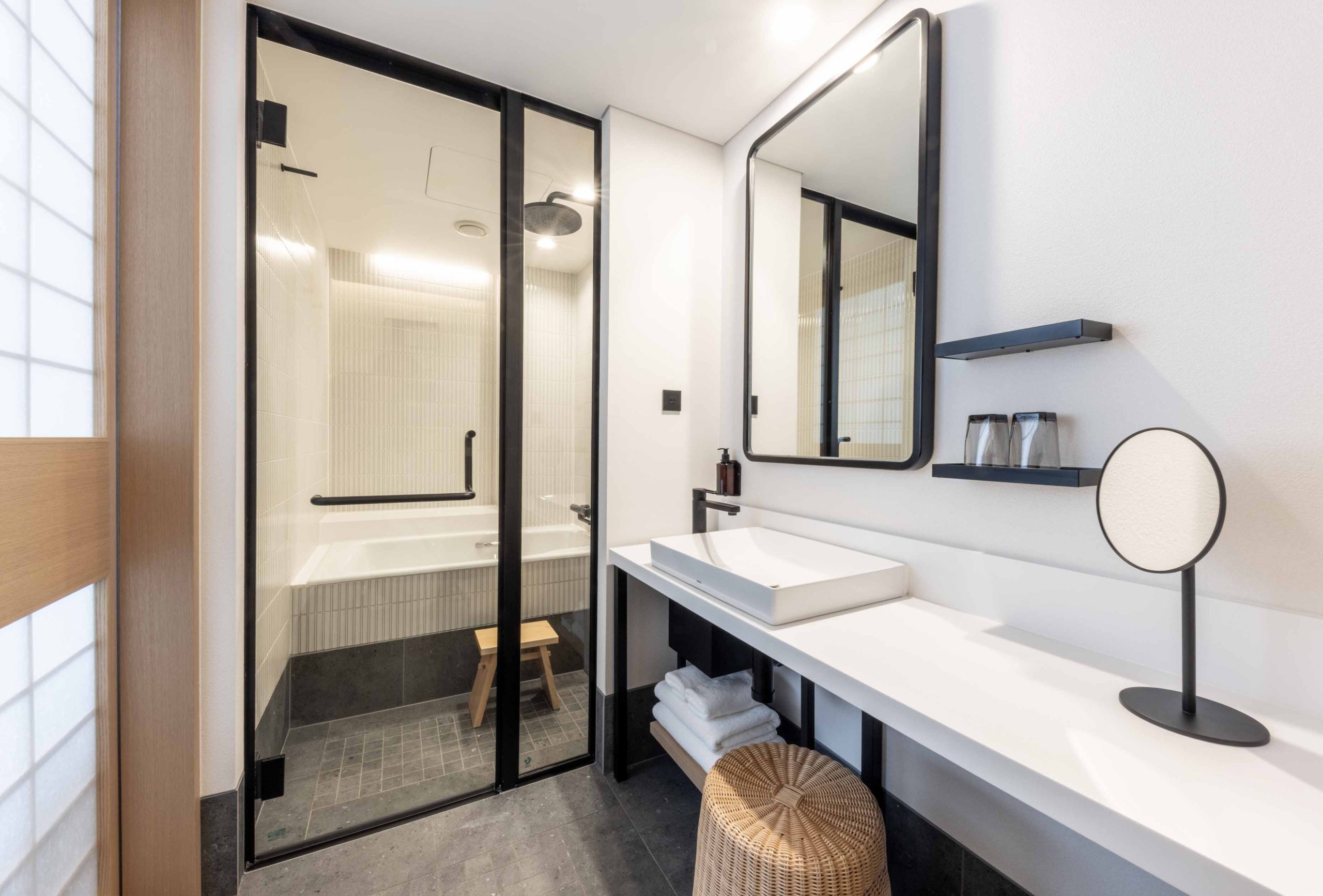 Junior-Suite_4_bathroom-scaled