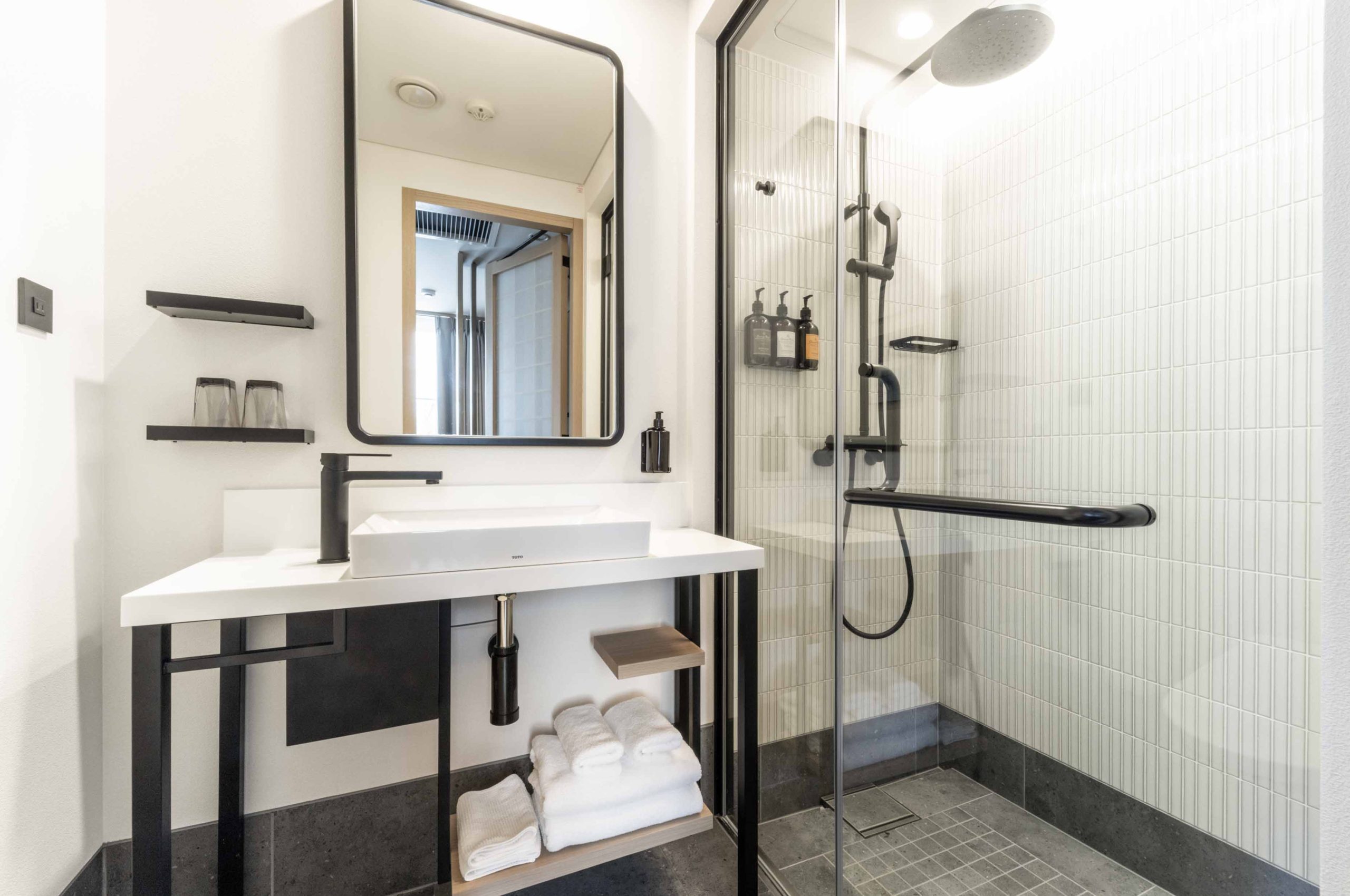 Junior-Suite_5_bathroom-2-scaled