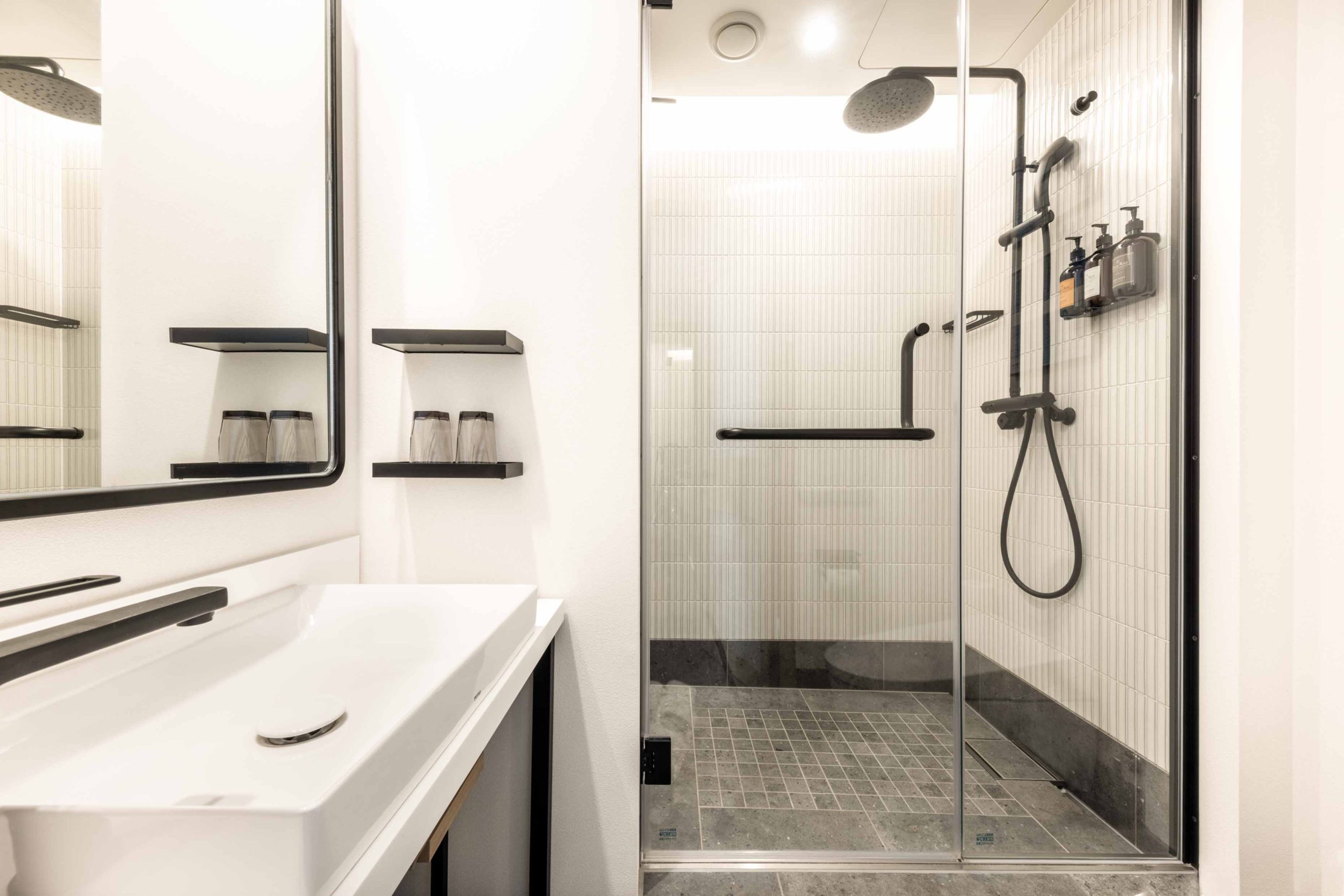 Superior-Twin_3_bathroom-scaled
